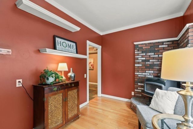12 Elm St, Foxboro, MA 02035