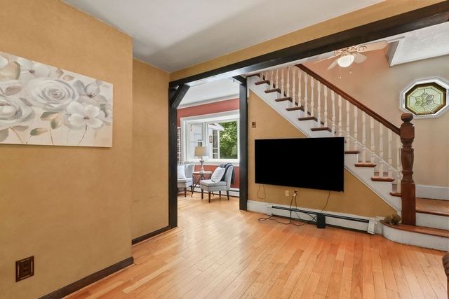 12 Elm St, Foxboro, MA 02035