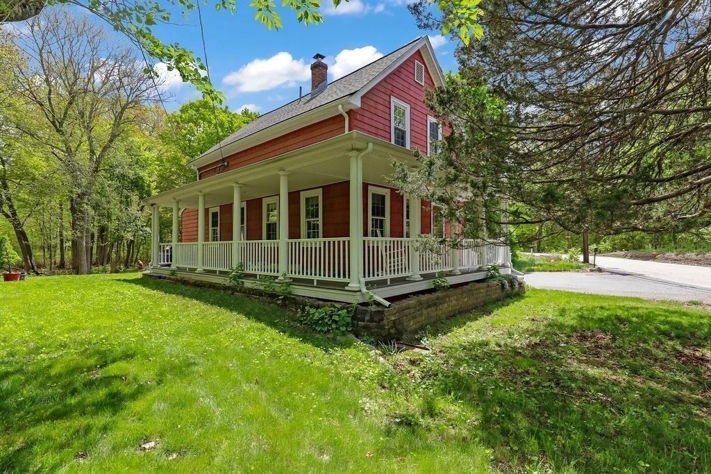 12 Elm St, Foxboro, MA 02035