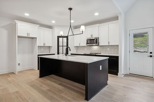 1501 Opossum Paw Rd, Beechgrove, TN 37018