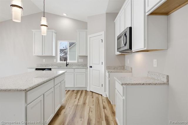 23150 Waterview Drive, New Boston, MI 48164