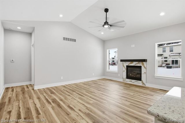 23150 Waterview Drive, New Boston, MI 48164