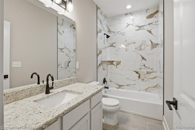 23150 Waterview Drive, New Boston, MI 48164