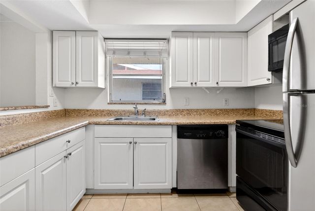 930 LA COSTA CIRCLE 2, Sarasota, FL 34237