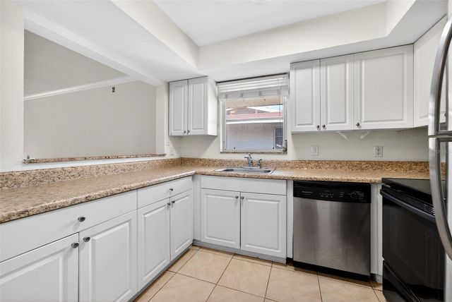 930 LA COSTA CIRCLE 2, Sarasota, FL 34237