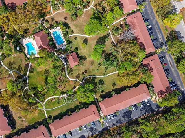 930 LA COSTA CIRCLE 2, Sarasota, FL 34237