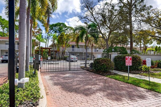 930 LA COSTA CIRCLE 2, Sarasota, FL 34237