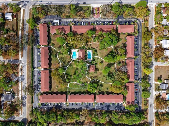 930 LA COSTA CIRCLE 2, Sarasota, FL 34237