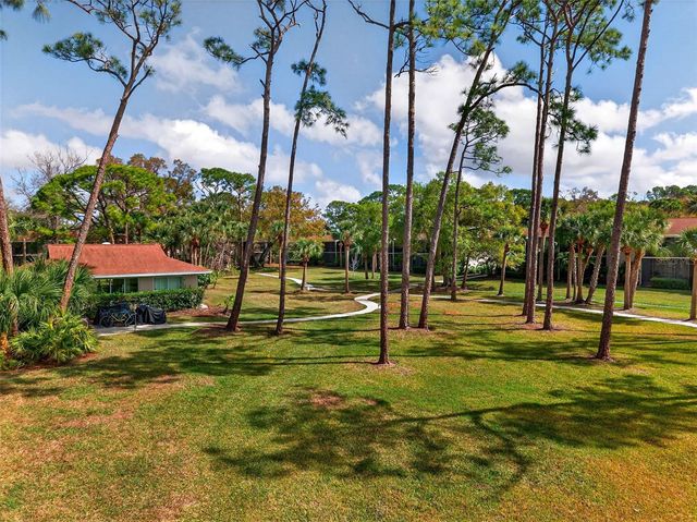 930 LA COSTA CIRCLE 2, Sarasota, FL 34237