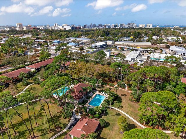 930 LA COSTA CIRCLE 2, Sarasota, FL 34237