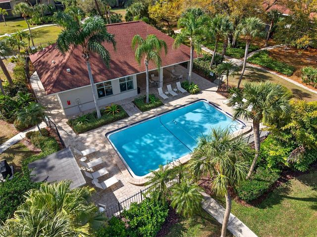 930 LA COSTA CIRCLE 2, Sarasota, FL 34237
