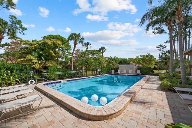 930 LA COSTA CIRCLE 2, Sarasota, FL 34237