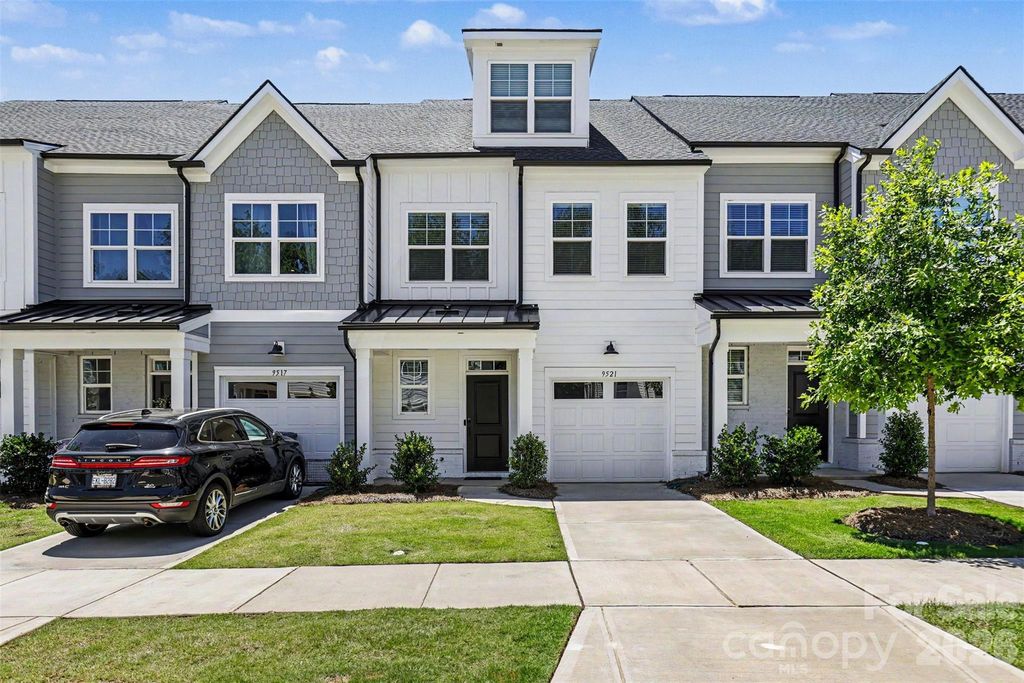 9521 Munsing Drive, Charlotte, NC 28269