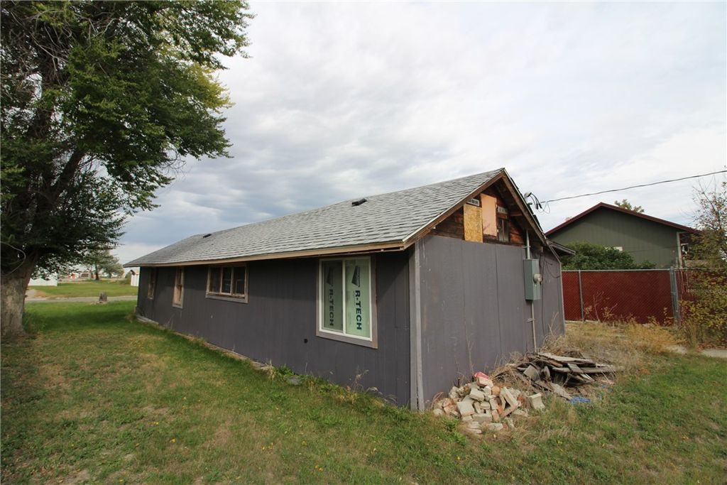 816 2nd Street W, Hardin, MT 59034 photo 4