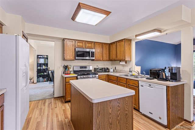 24982 Portsmouth Avenue, Novi, MI 48374