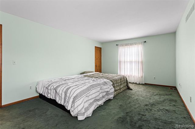 24982 Portsmouth Avenue, Novi, MI 48374