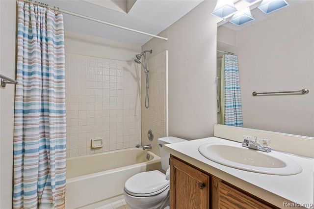 24982 Portsmouth Avenue, Novi, MI 48374