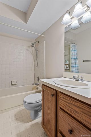 24982 Portsmouth Avenue, Novi, MI 48374