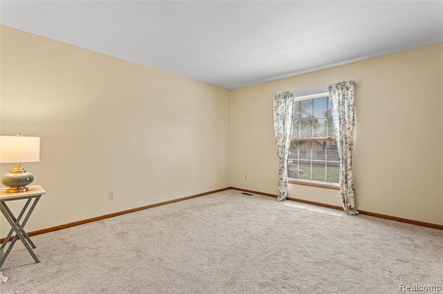 24982 Portsmouth Avenue, Novi, MI 48374