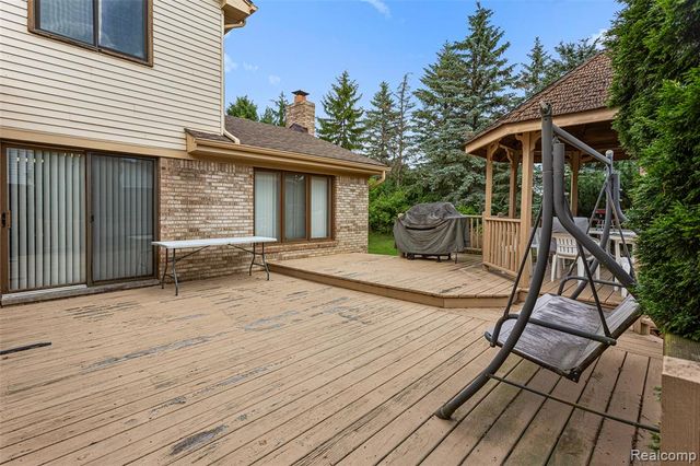 24982 Portsmouth Avenue, Novi, MI 48374