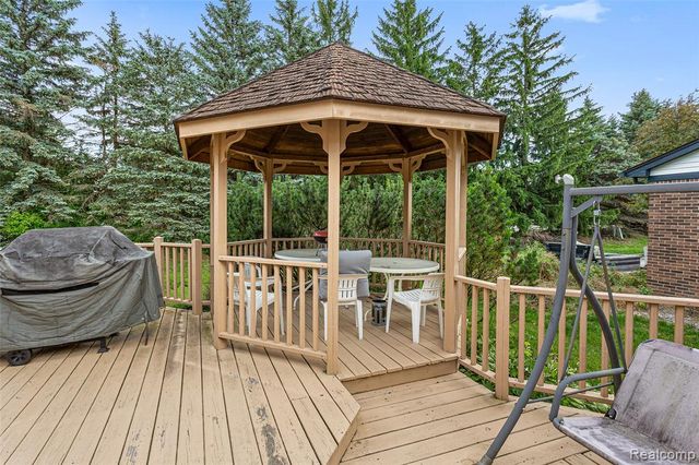 24982 Portsmouth Avenue, Novi, MI 48374