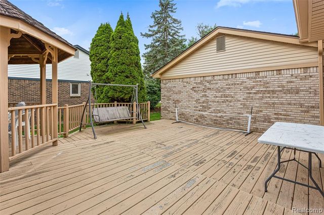 24982 Portsmouth Avenue, Novi, MI 48374