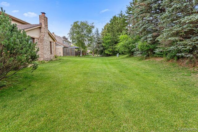 24982 Portsmouth Avenue, Novi, MI 48374