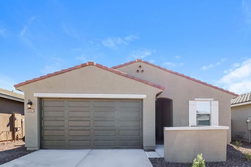 5627 W Walatowa Street, Laveen, AZ 85339