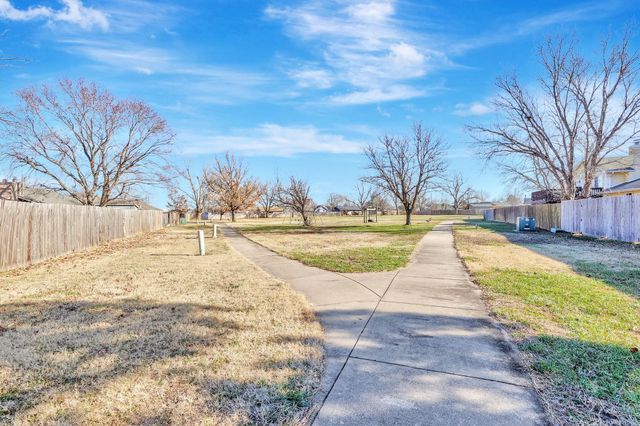 6525 W Oneil St, Wichita, KS 67212