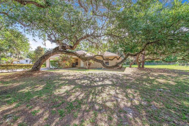 33 PINEWOOD DRIVE, Haines City, FL 33844