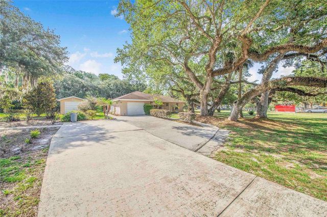 33 PINEWOOD DRIVE, Haines City, FL 33844