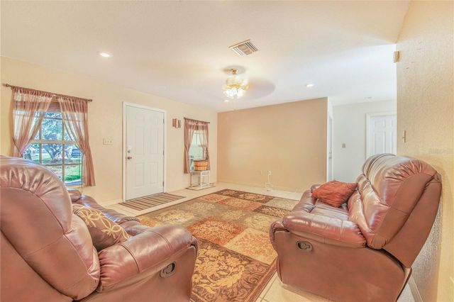 33 PINEWOOD DRIVE, Haines City, FL 33844