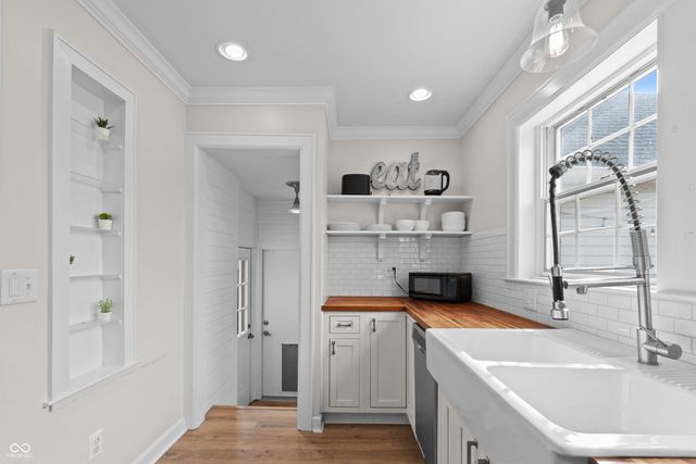 6174 Burlington Avenue, Indianapolis, IN 46220