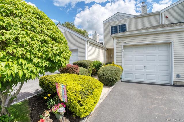 194 Gothic Circle, Manorville, NY 11949