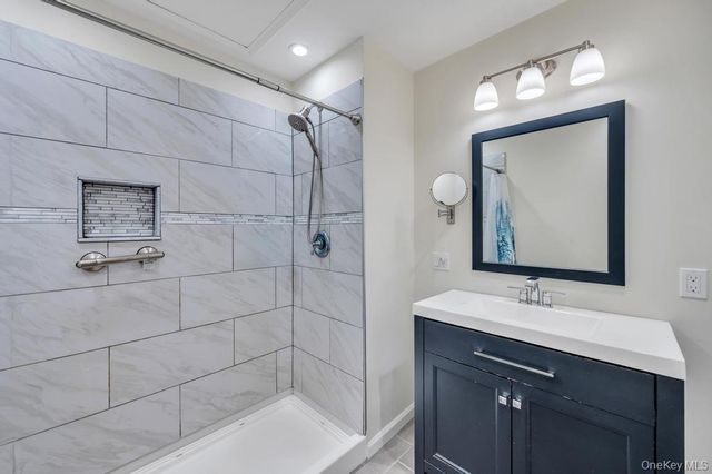194 Gothic Circle, Manorville, NY 11949