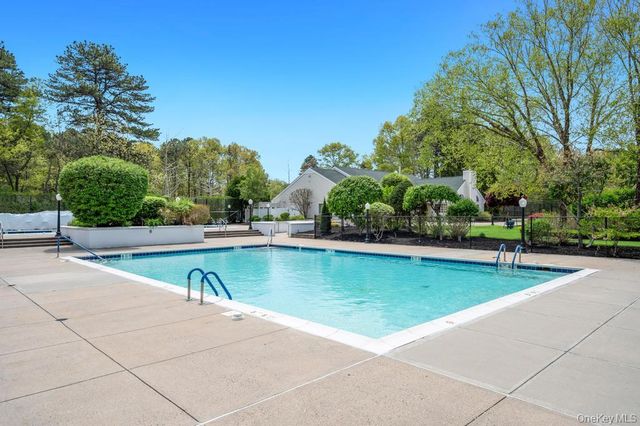 194 Gothic Circle, Manorville, NY 11949