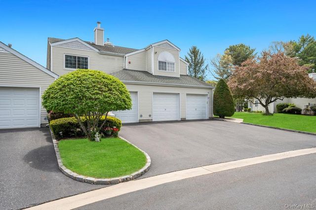 194 Gothic Circle, Manorville, NY 11949