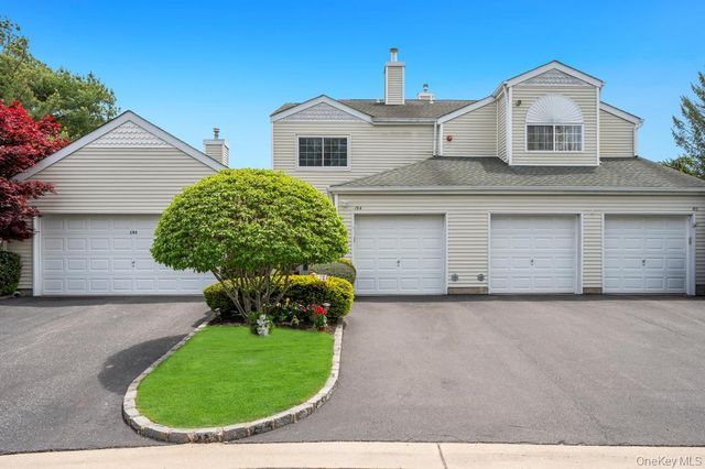 194 Gothic Circle, Manorville, NY 11949