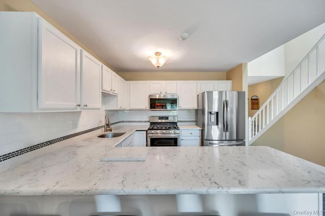 194 Gothic Circle, Manorville, NY 11949