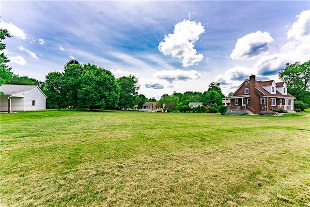 4515 Tuscarawas Rd, Brighton Twp, PA 15009