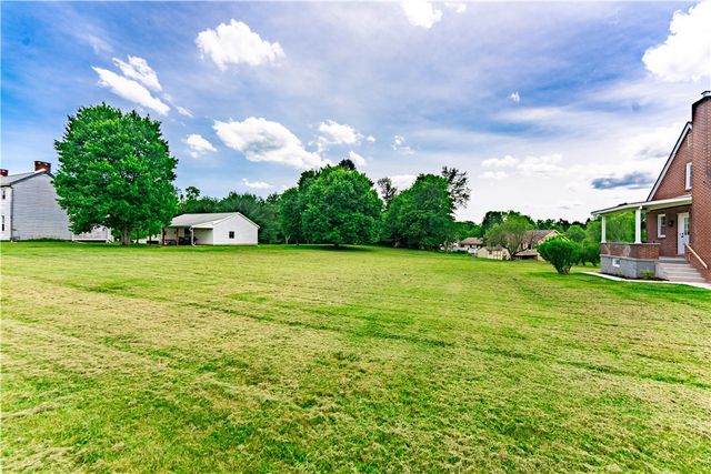 4515 Tuscarawas Rd, Brighton Twp, PA 15009