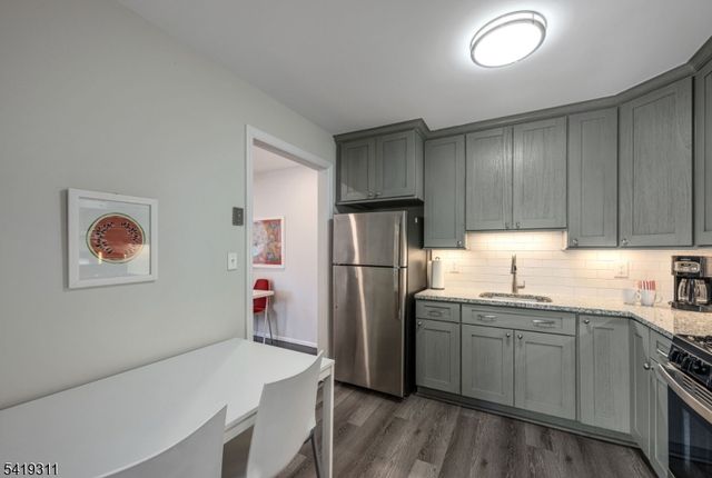 366 Hoover Ave, Unit 120 120, Bloomfield Twp., NJ 07003