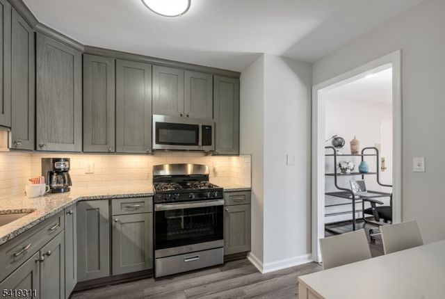 366 Hoover Ave, Unit 120 120, Bloomfield Twp., NJ 07003