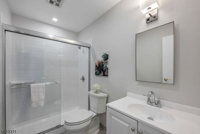 366 Hoover Ave, Unit 120 120, Bloomfield Twp., NJ 07003