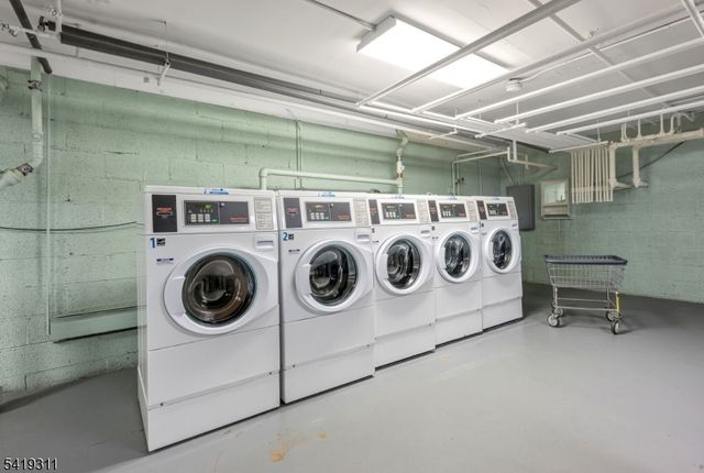 366 Hoover Ave, Unit 120 120, Bloomfield Twp., NJ 07003