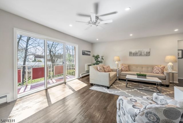 366 Hoover Ave, Unit 120 120, Bloomfield Twp., NJ 07003