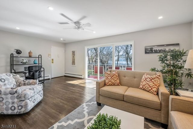 366 Hoover Ave, Unit 120 120, Bloomfield Twp., NJ 07003