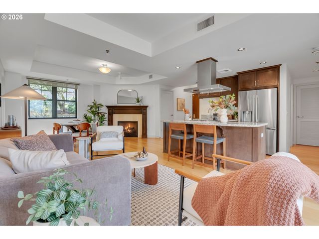 2430 Nw WESTOVER Rd 1-202, Portland, OR 97210