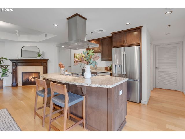 2430 Nw WESTOVER Rd 1-202, Portland, OR 97210