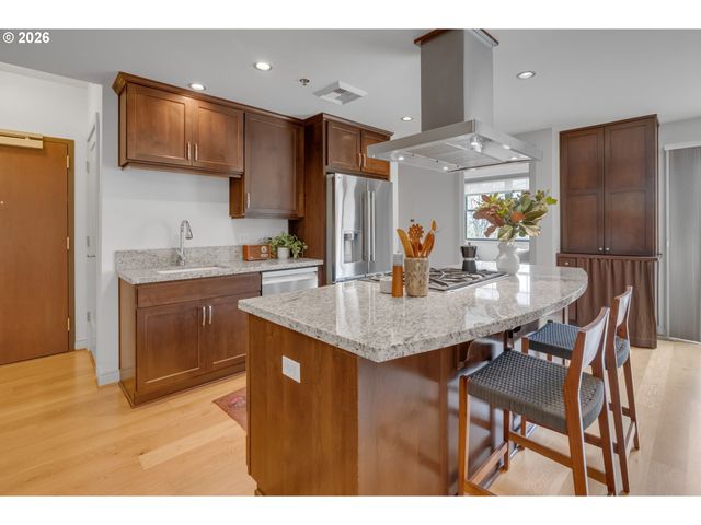 2430 Nw WESTOVER Rd 1-202, Portland, OR 97210